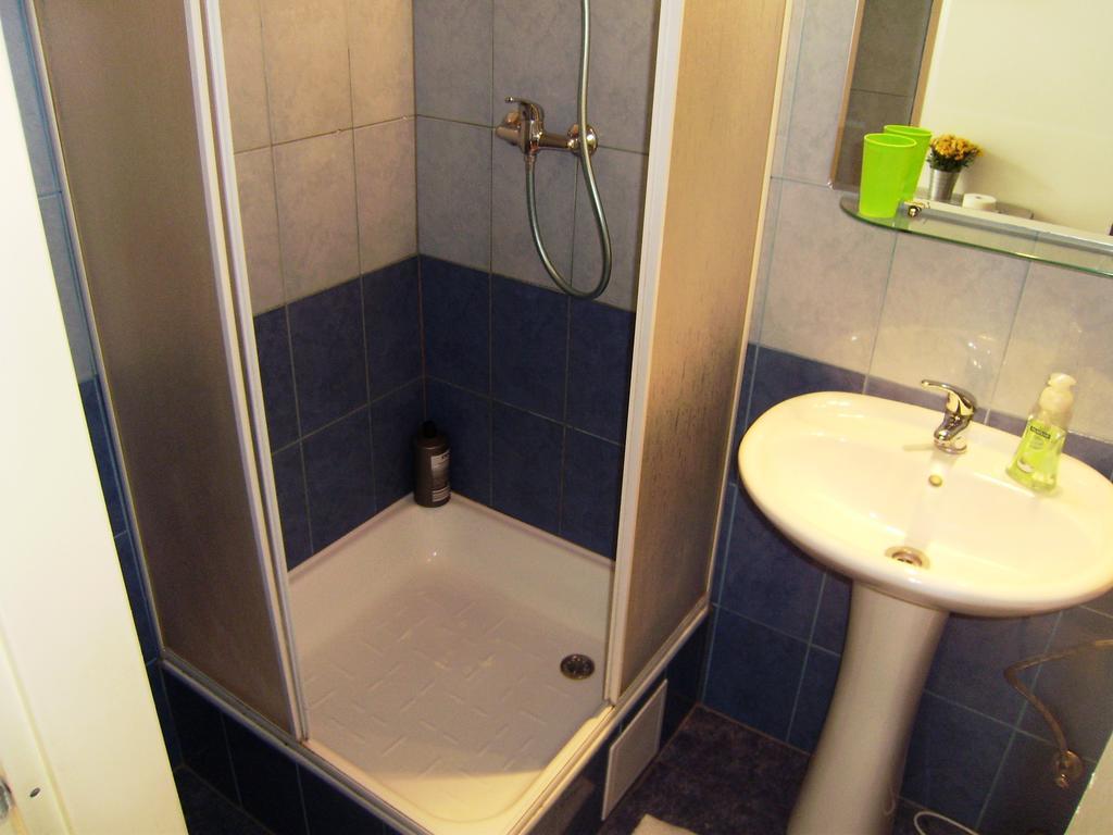 Halkrooms Pensión 4*