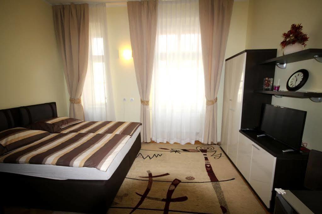 Halkrooms 4* Praga