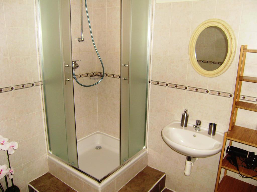 Halkrooms